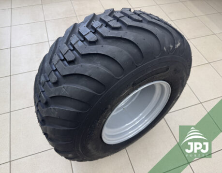 Reifen mit Felge 300/65-12